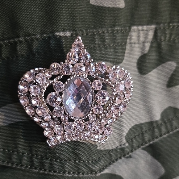 Edgy Upcycled Camo Jacket with Graphic Design - Picture 7 of 10